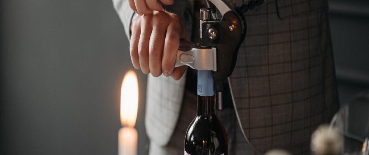 Comment choisir le meilleur tire-bouchon pour ouvrir votre vin ? •  Vignobles Et Vins de France